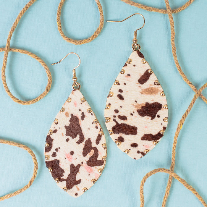 93205 - Animal Print Drop Earrings - Brown & White