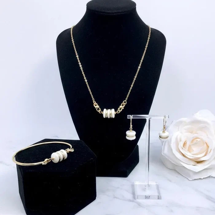 Natural Pearl 3-Piece Bridal Jewelry Set in Gold color