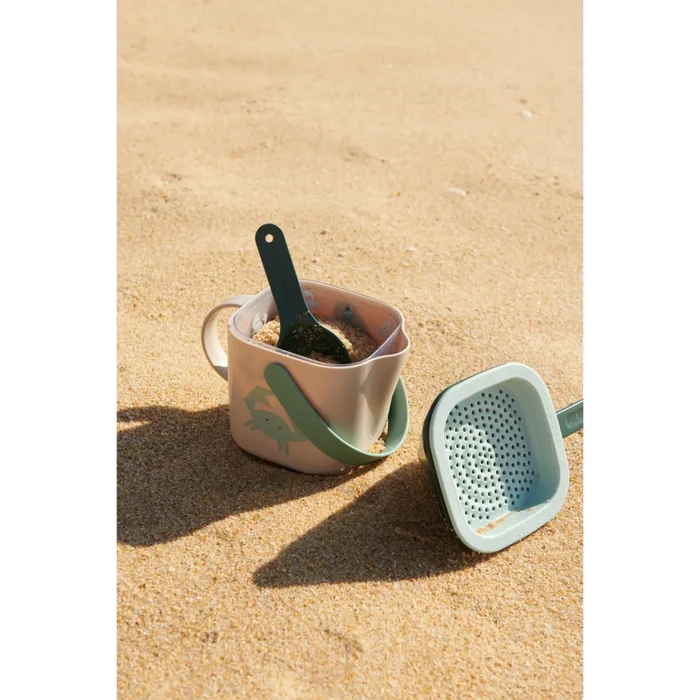 Liewood - Sand Set - Roald - Crab/Sandy - Lifestyle Cut
