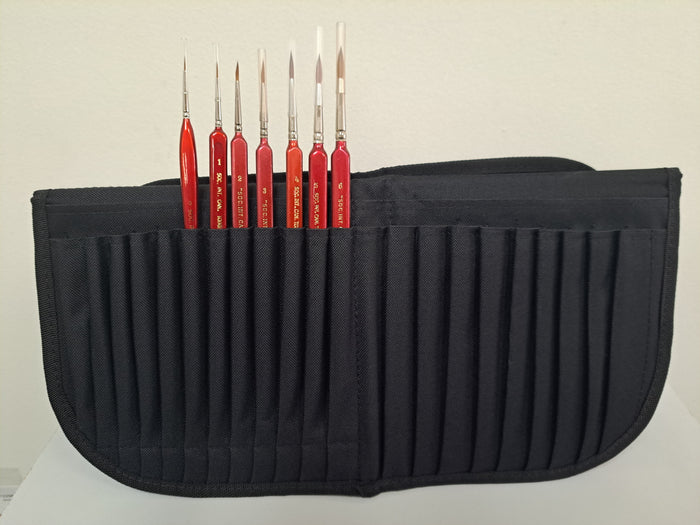 Set of 7-- Artist Red Sable brushes With Triangular Handle Plus Brush Case