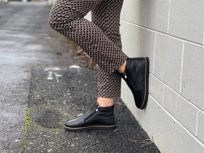 Black smart casual women's ankle boots made from soft leather. Double zipper, robust sole. Women's shoes